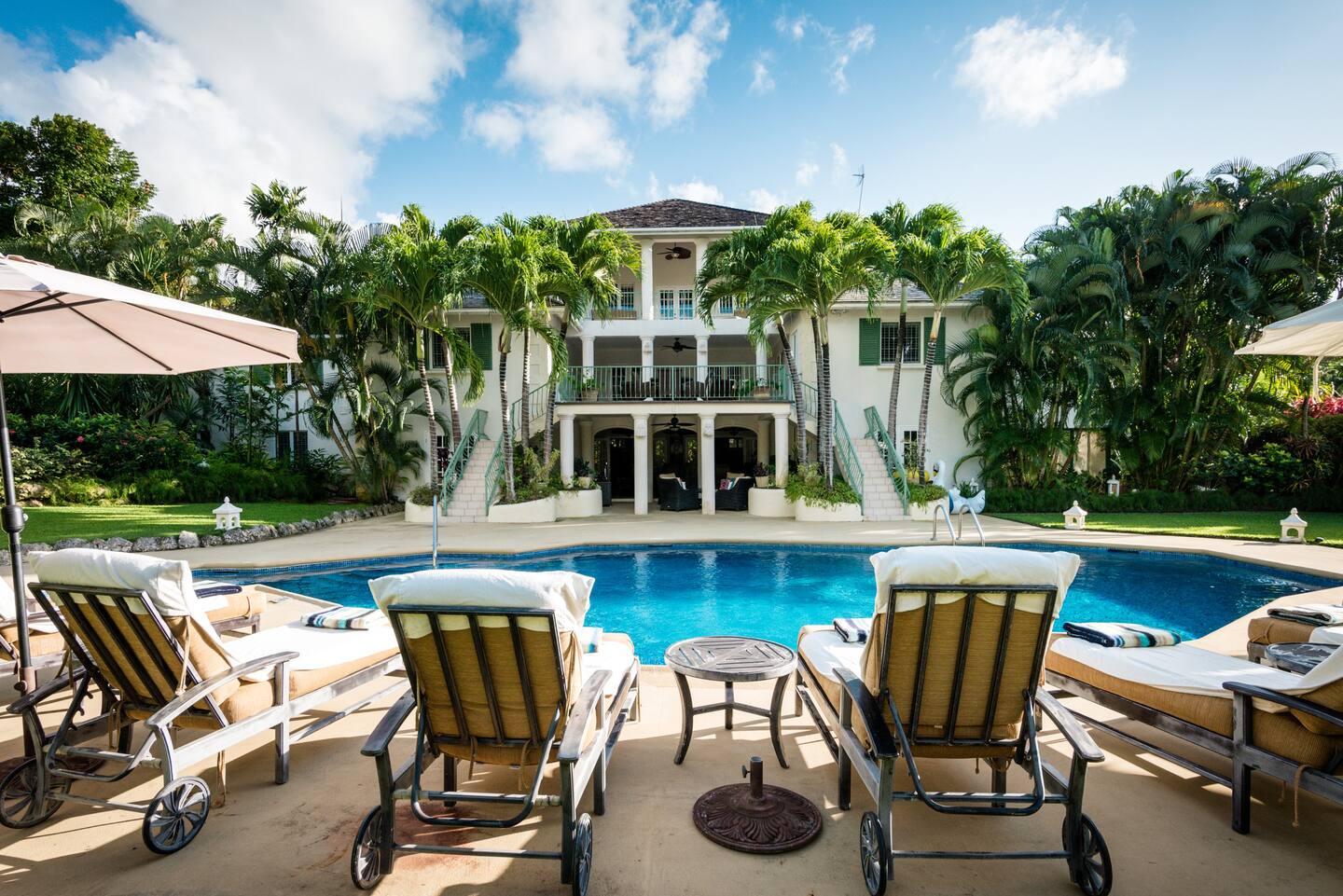 Villa Aliseo in Barbados is luxury at its finest! Set within former Bajan plantation grounds, and part of the upscale Sandy Lane Estate